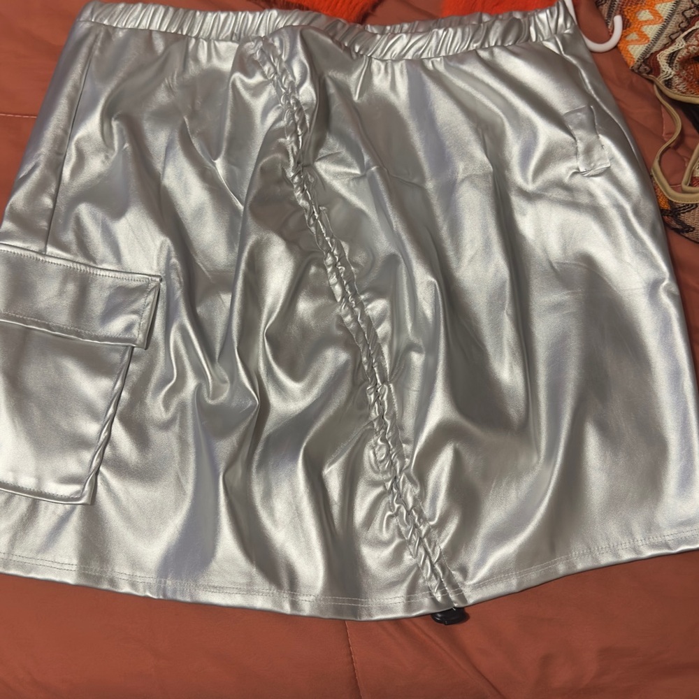 Metallic Silver Mini Skirt - Picture 4 of 4